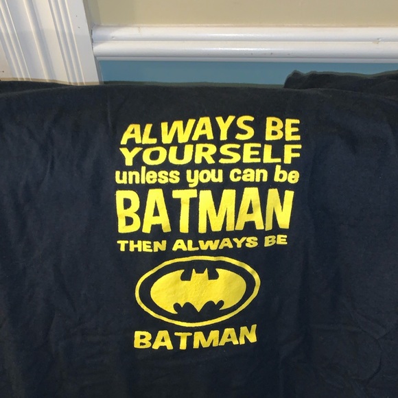 Batman logo men’s graphic tee shirt large 🤟 - Picture 4 of 11